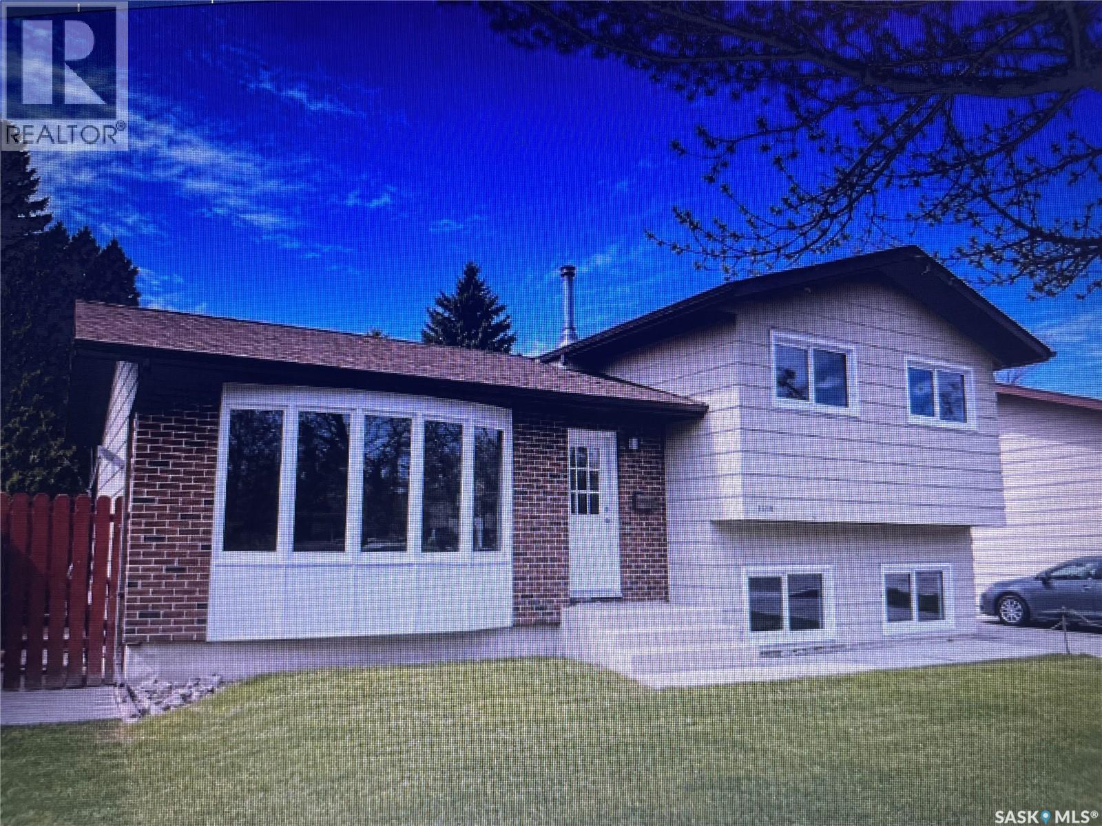 1510 Mckercher Drive, Saskatoon, Saskatchewan  S7H 5J9 - Photo 2 - SK047160