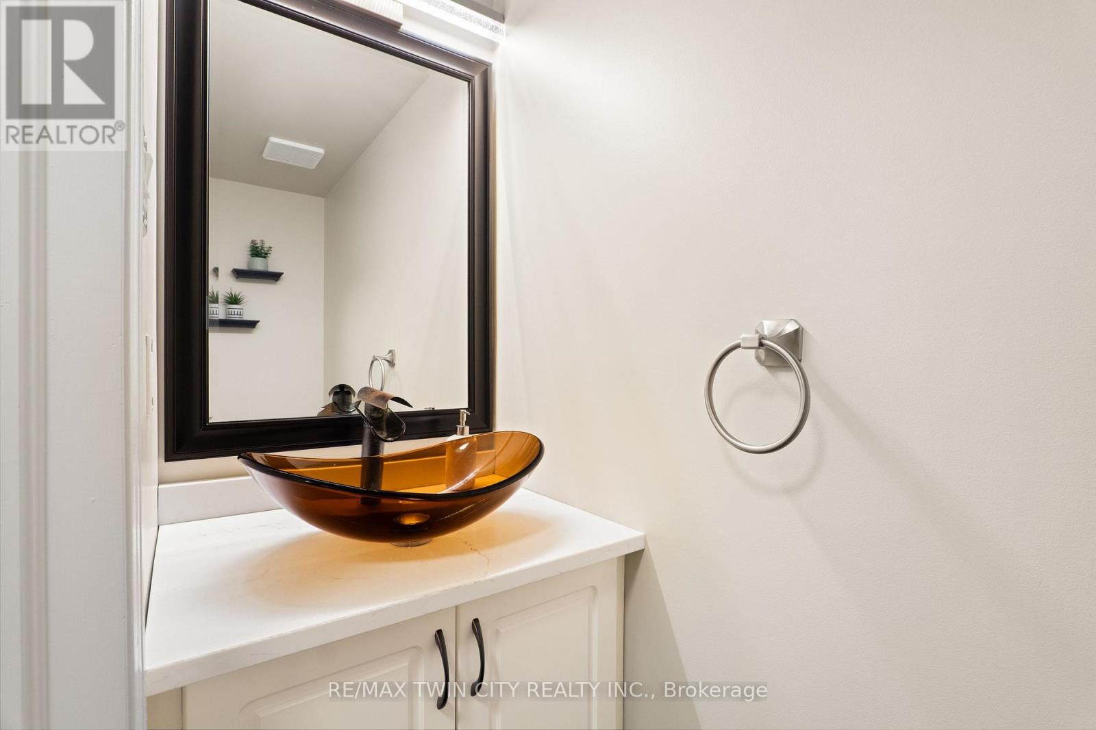 65 - 42 Green Valley Drive, Kitchener, Ontario  N2P 2J7 - Photo 4 - X13734196
