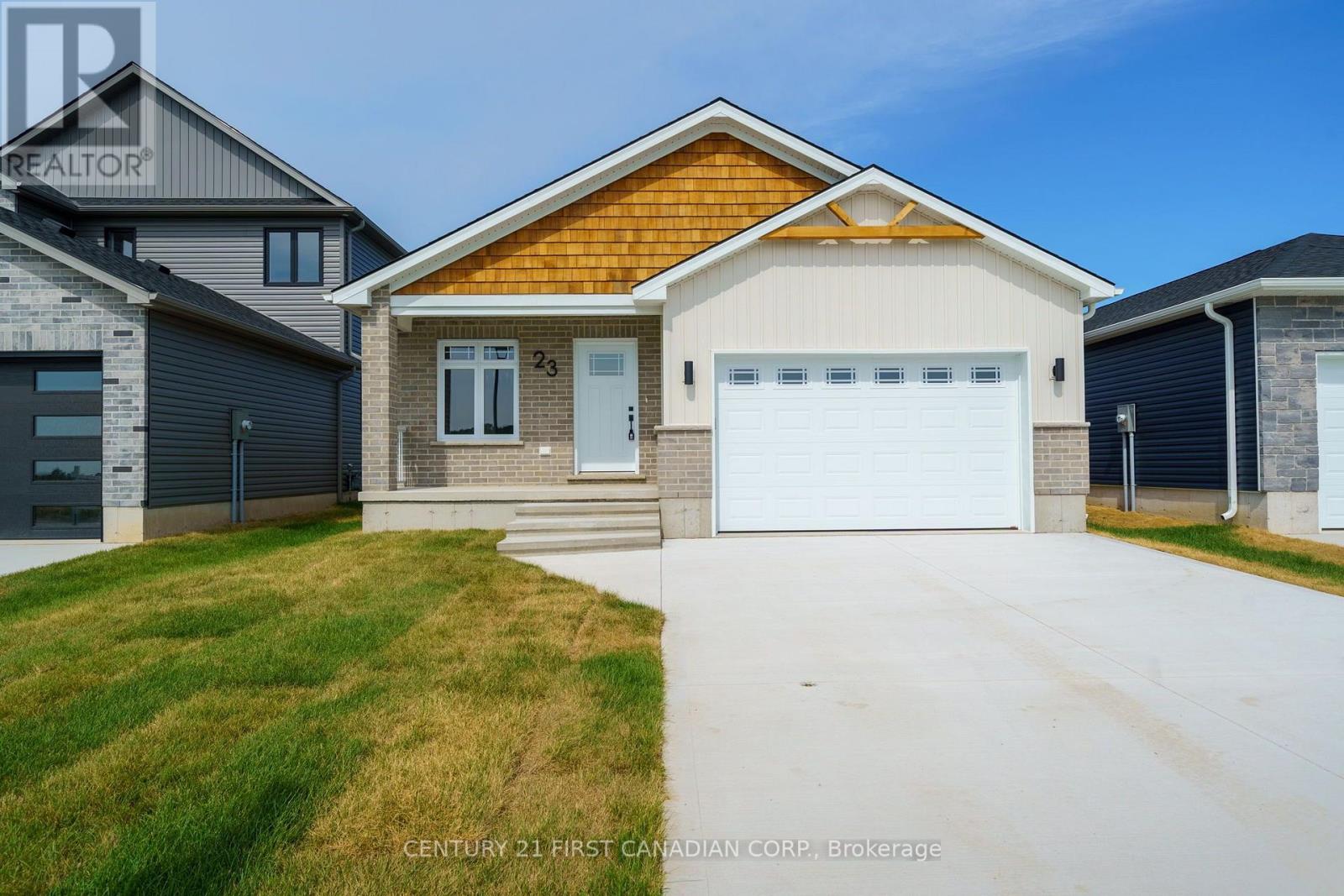 107 Victoria Avenue E, South Huron, Ontario  N0M 1M0 - Photo 2 - X13733578