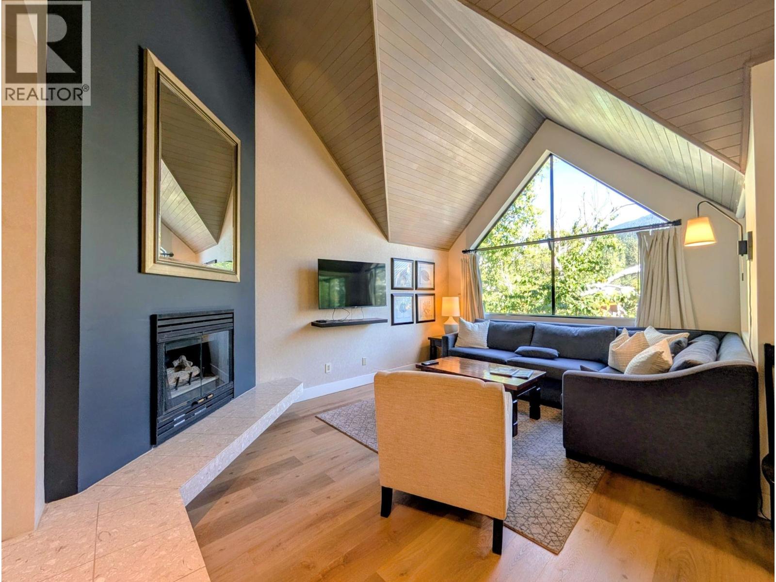903(51) 4293 Mountain Square, Whistler, British Columbia  V8E 1B8 - Photo 2 - R3160103