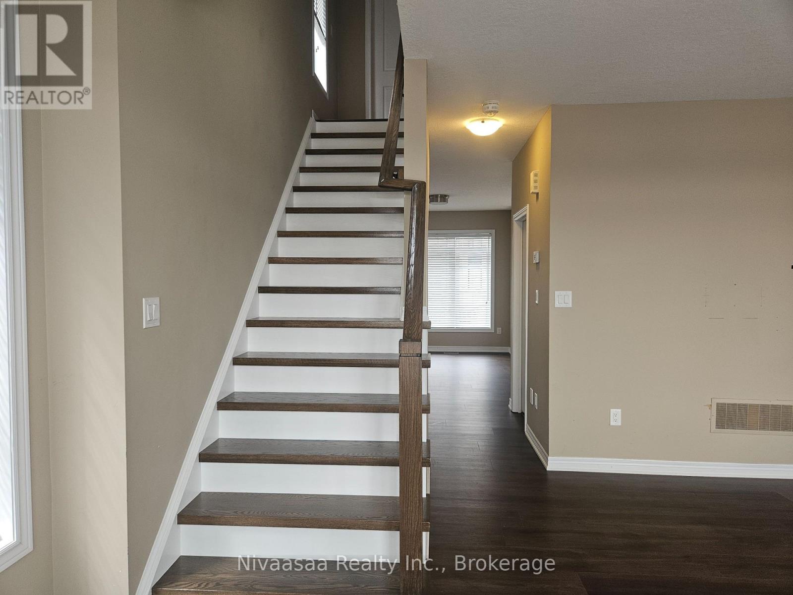 13 - 3026 Postridge Drive, Oakville, Ontario  L6H 7E3 - Photo 16 - W13734282
