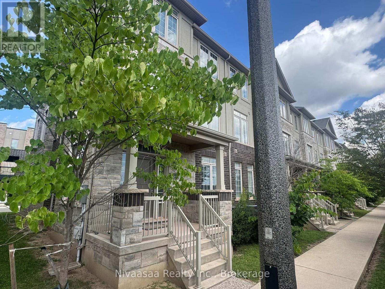 13 - 3026 Postridge Drive, Oakville, Ontario  L6H 7E3 - Photo 3 - W13734282