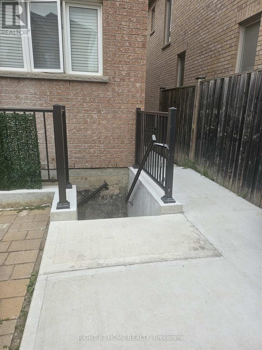 83 Acer Crescent, Whitchurch-Stouffville, Ontario  L4A 0S2 - Photo 3 - N13734268