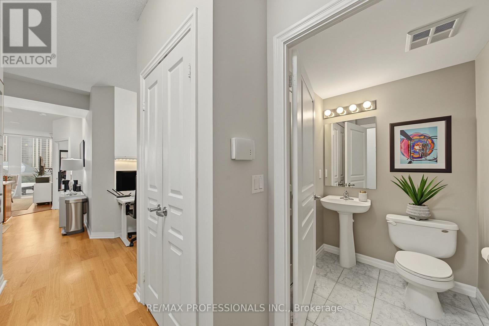 801 - 3939 Duke Of York Boulevard, Mississauga, Ontario  L5B 4N2 - Photo 2 - W13734262