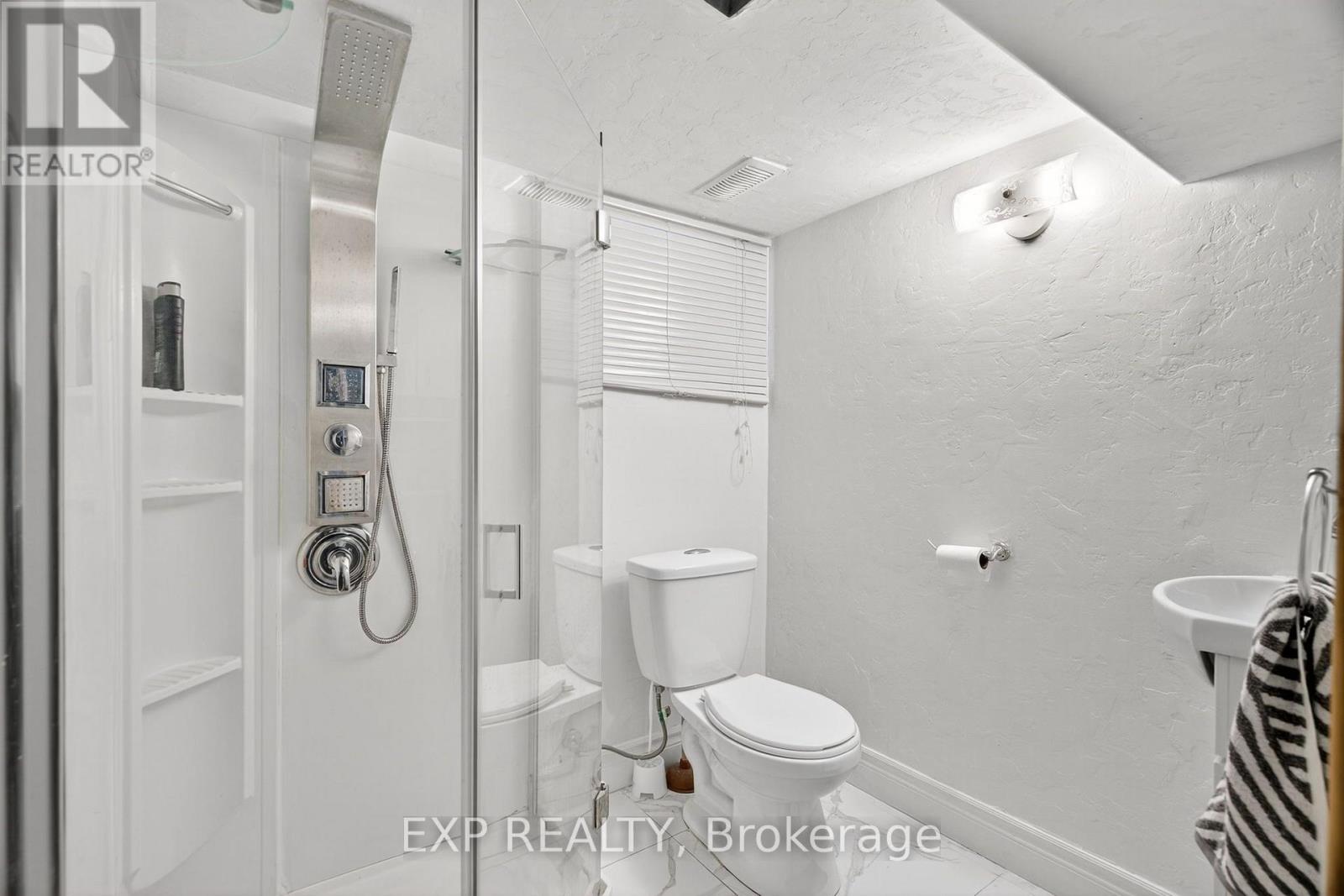 358 Mcroberts Avenue, Toronto, Ontario  M6E 4P9 - Photo 15 - W13734322