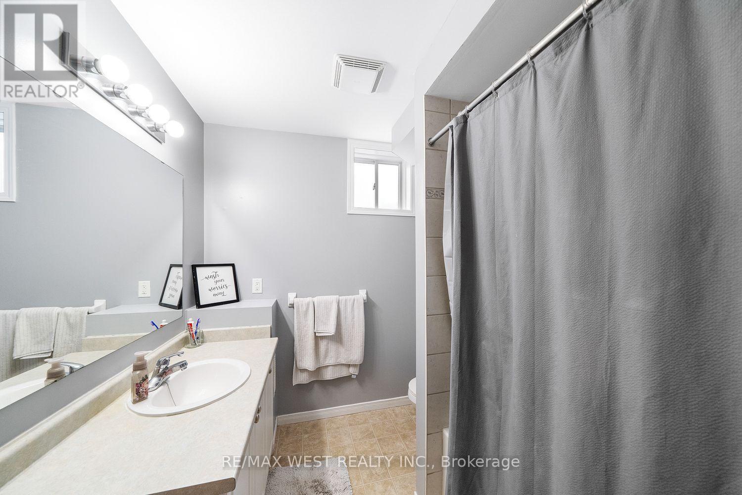 4 - 17 Cheltenham Road, Barrie, Ontario  L4M 0E7 - Photo 12 - S13703648