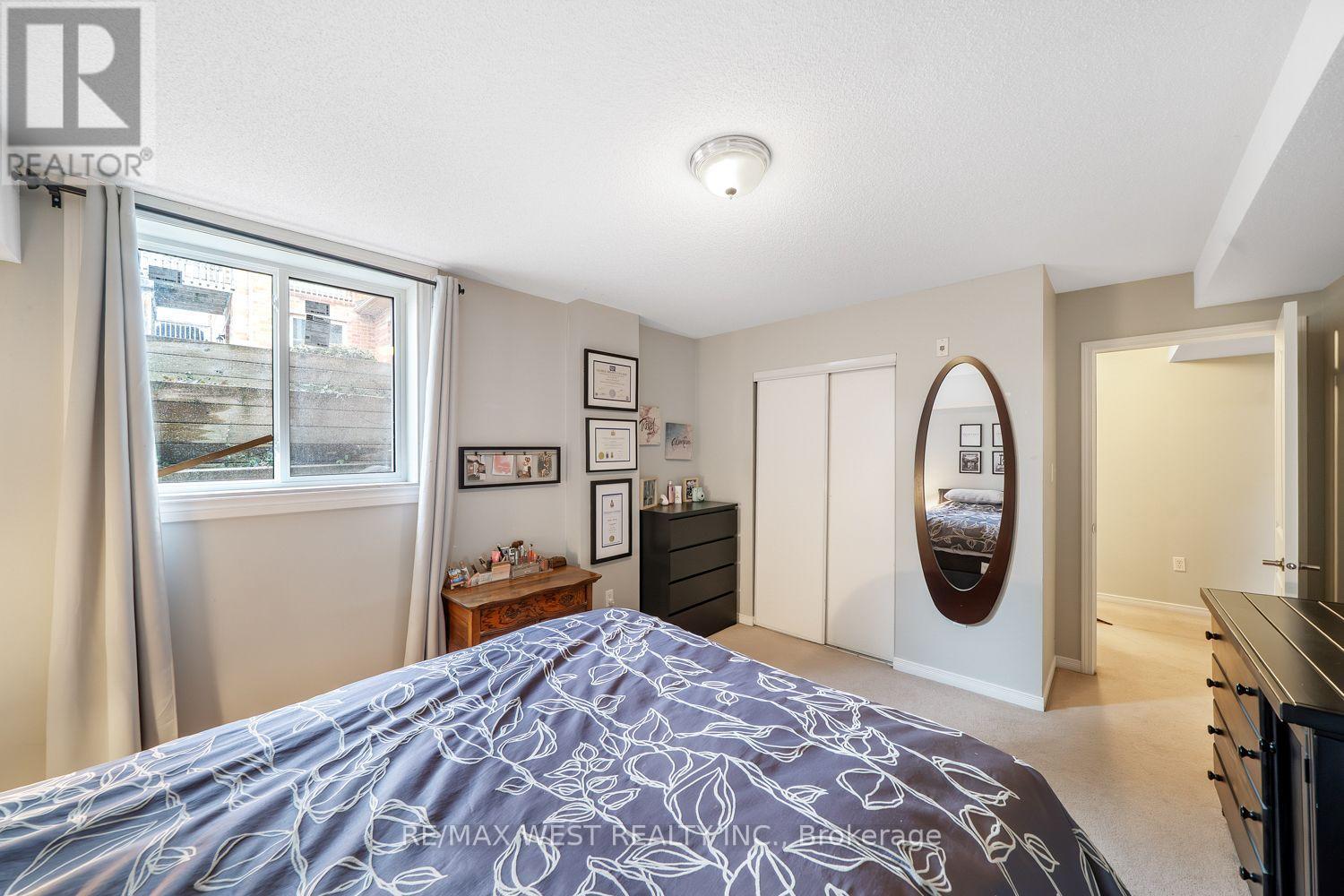 4 - 17 Cheltenham Road, Barrie, Ontario  L4M 0E7 - Photo 8 - S13703648