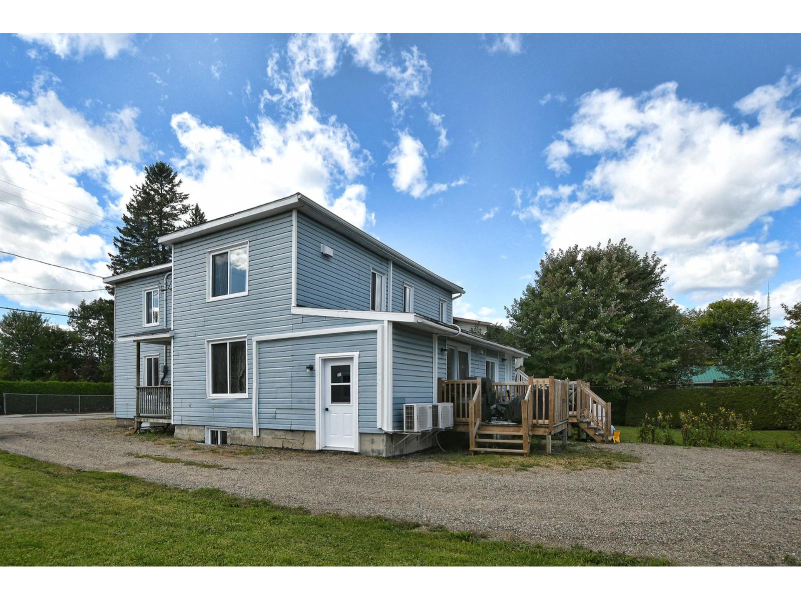 201-205 Rue Michaud Saint-Gabriel Quebec Canada J0K2N0 2