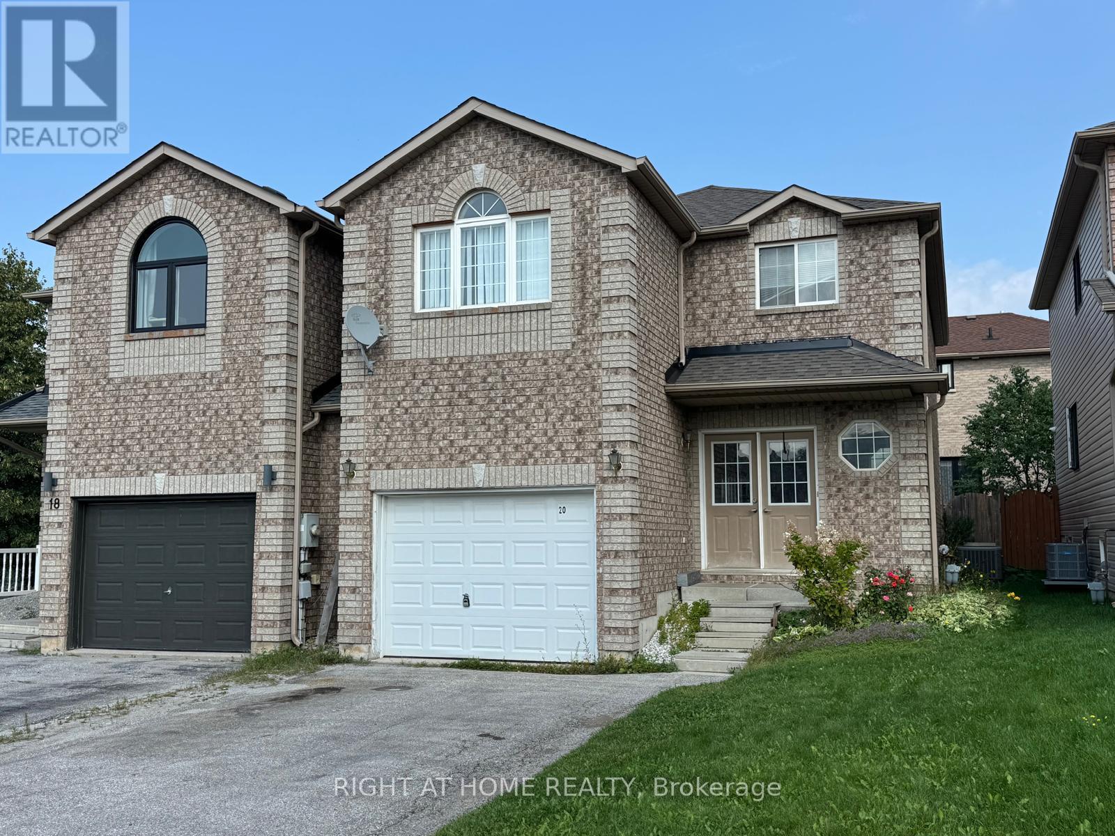 20 Courtney Crescent, Barrie, Ontario  L4N 5S7 - Photo 2 - S13646808