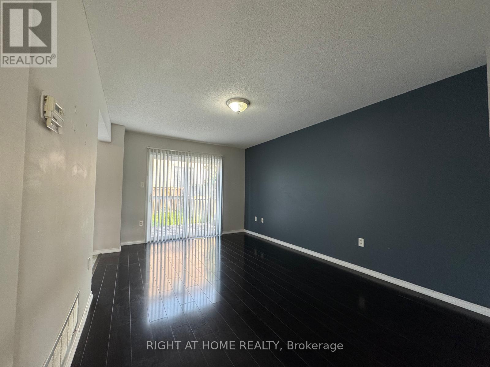 20 Courtney Crescent, Barrie, Ontario  L4N 5S7 - Photo 4 - S13646808