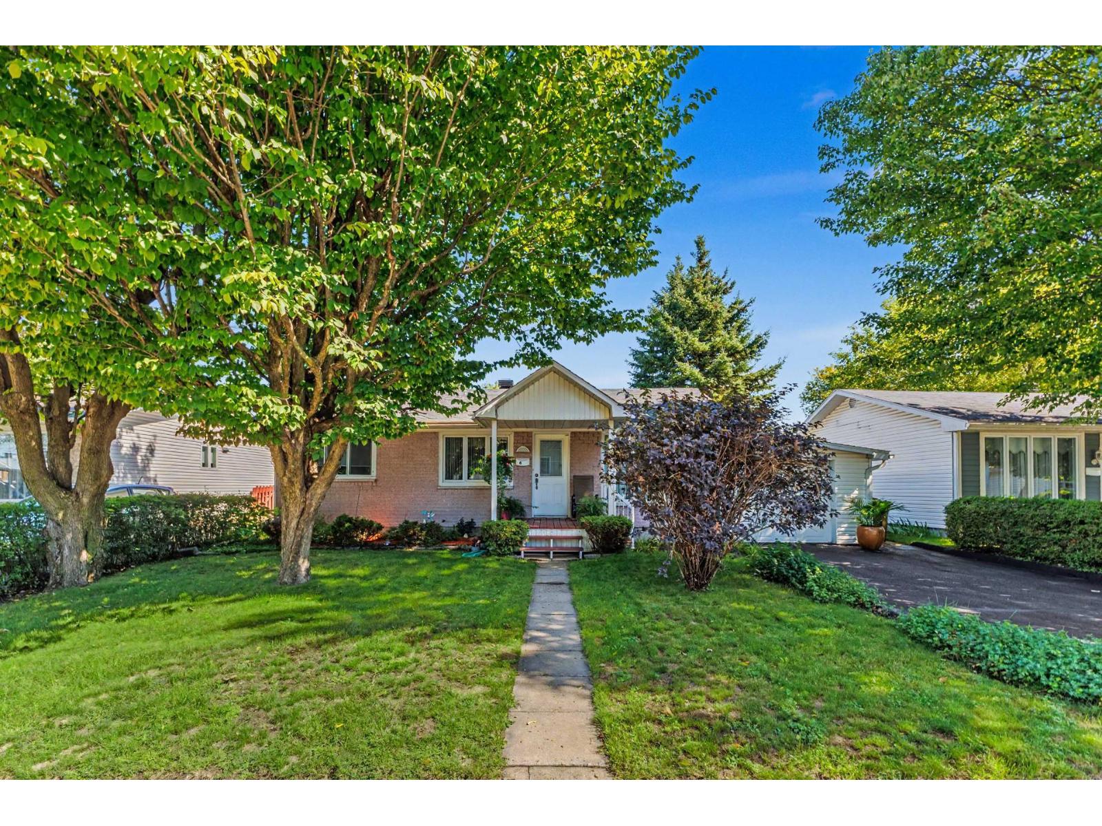 4 Rue St-Sauveur Sorel-Tracy Quebec Canada J3P5L8 2
