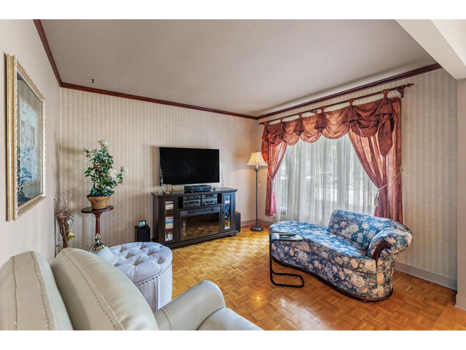 4 Rue St-Sauveur Sorel-Tracy Quebec Canada J3P5L8 5