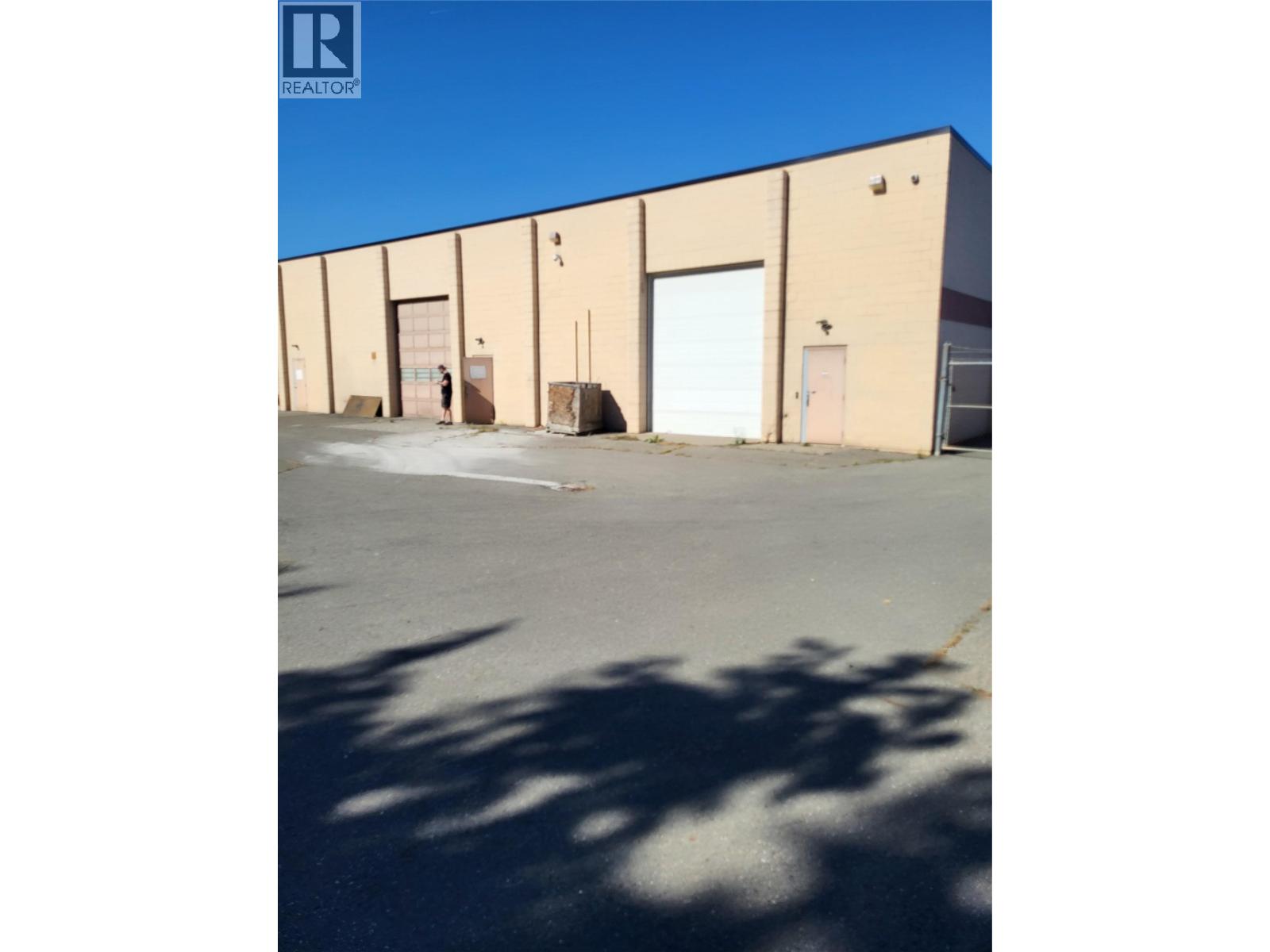 911 LAVAL Crescent Kamloops Photo 6