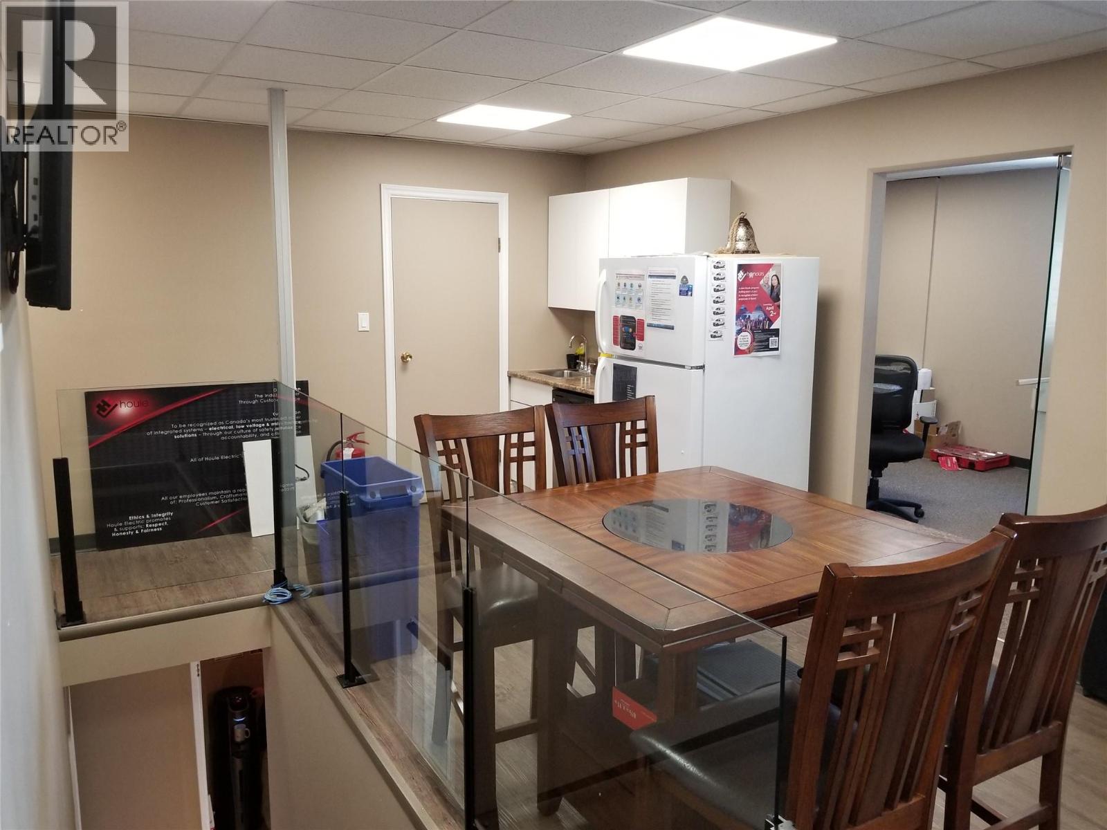 911 LAVAL Crescent Kamloops Photo 16