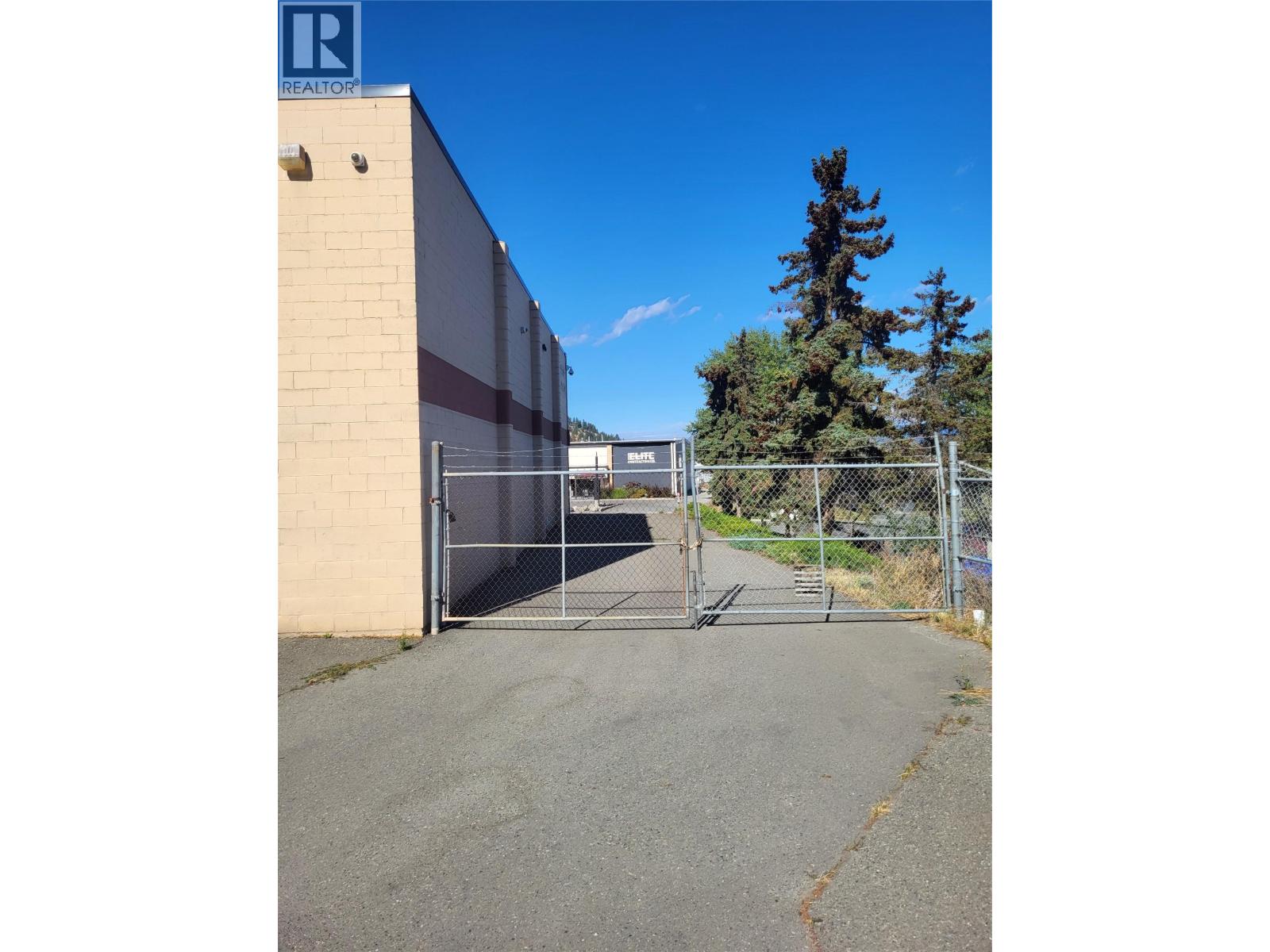 911 LAVAL Crescent Kamloops Photo 5