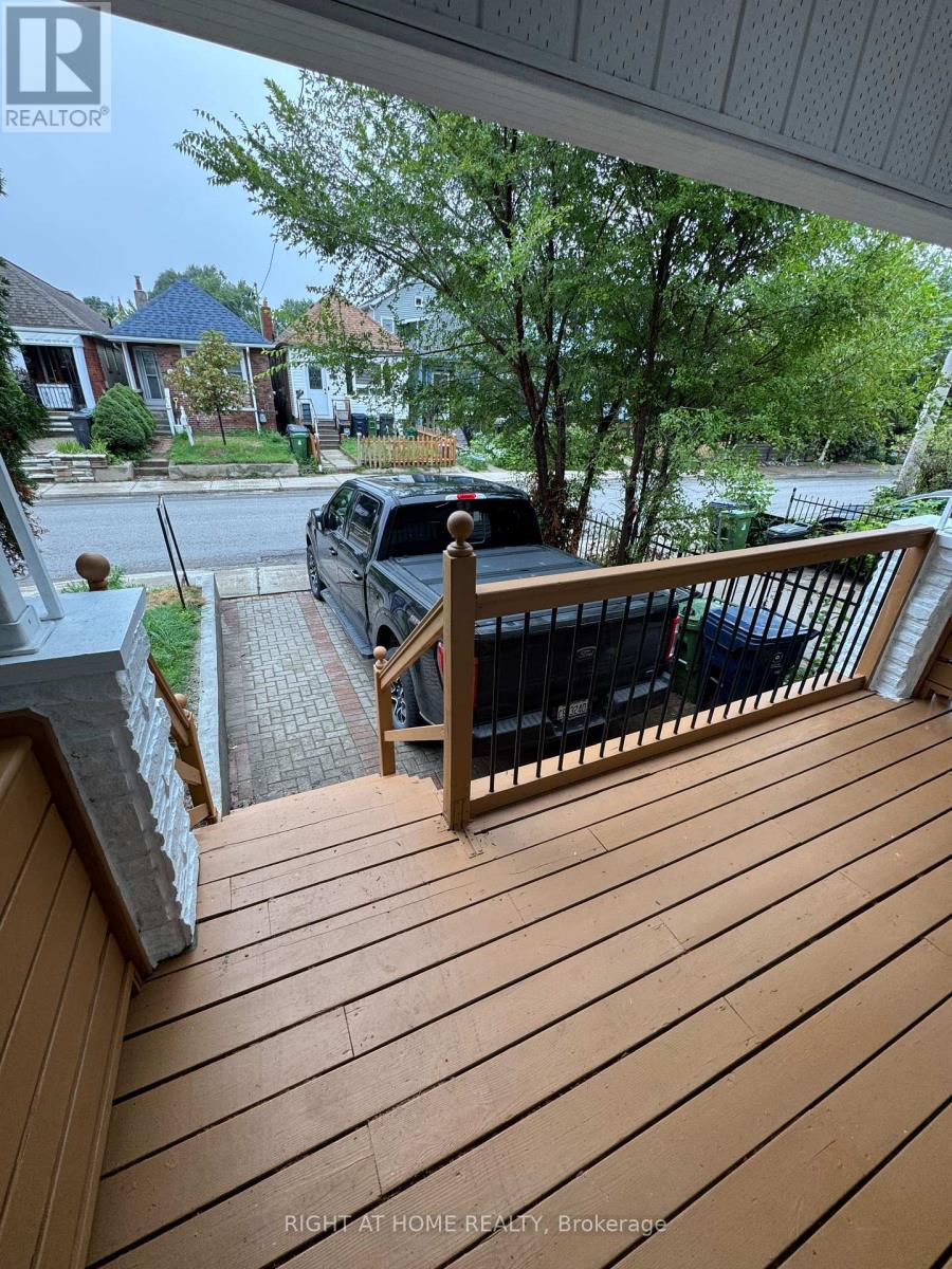 683 Mortimer Avenue, Toronto, Ontario  M4C 2K1 - Photo 11 - E13725816