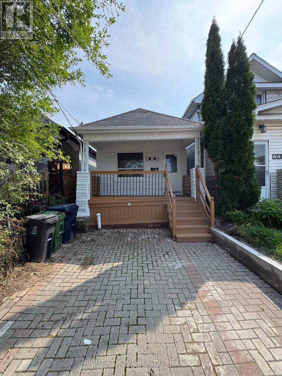 683 MORTIMER AVENUE, Toronto, Ontario