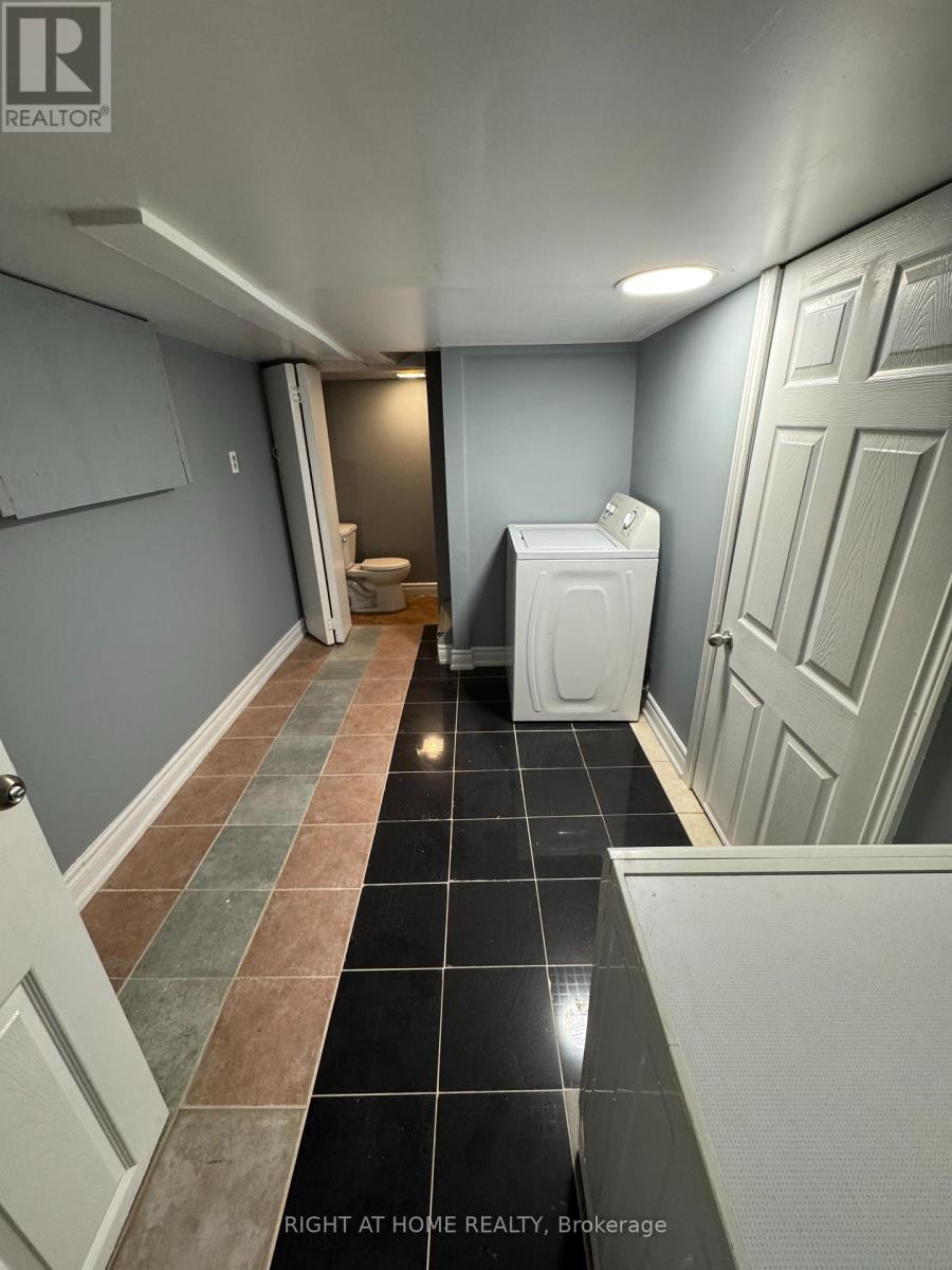 683 Mortimer Avenue, Toronto, Ontario  M4C 2K1 - Photo 24 - E13725816