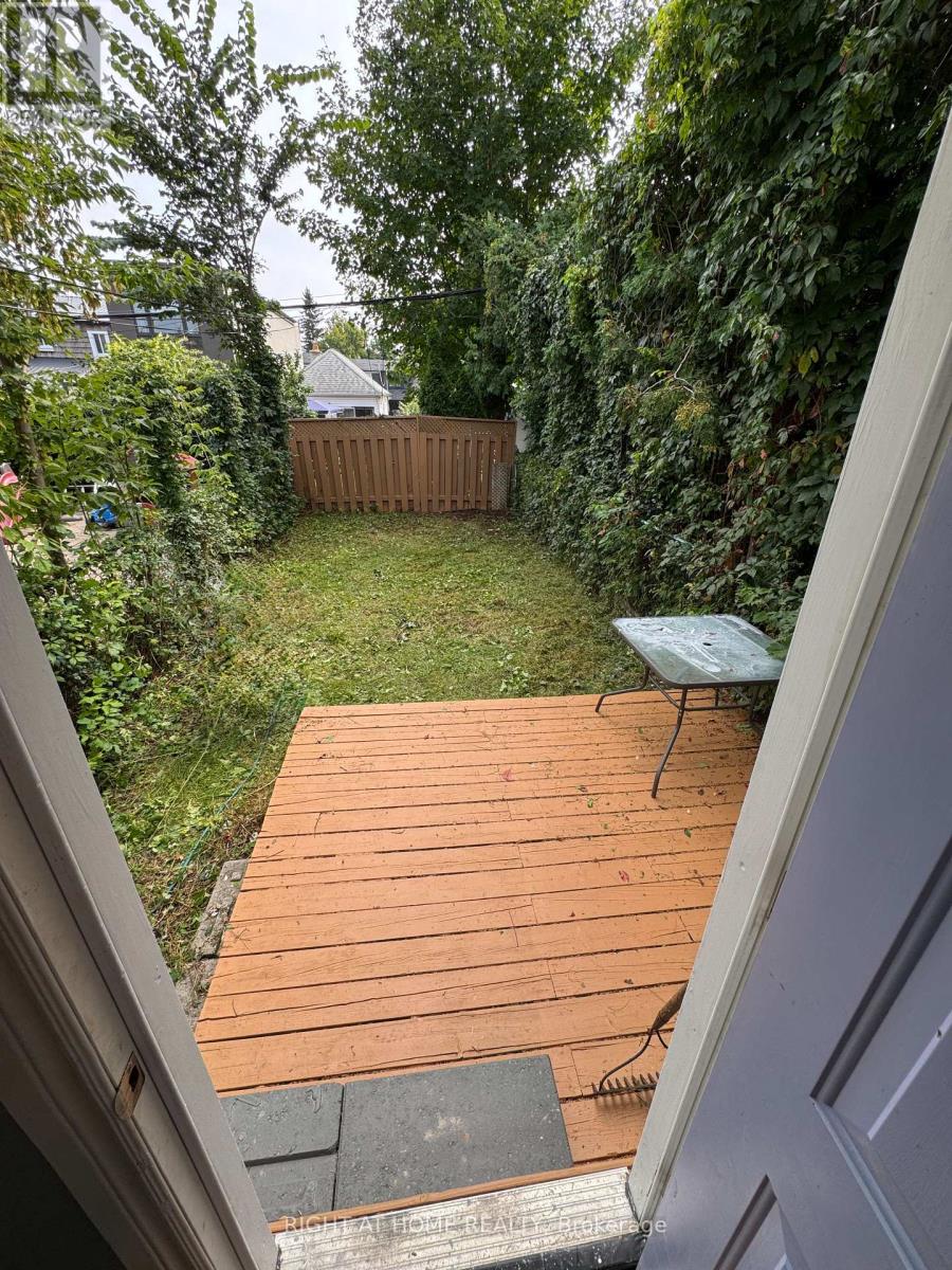 683 Mortimer Avenue, Toronto, Ontario  M4C 2K1 - Photo 21 - E13725816