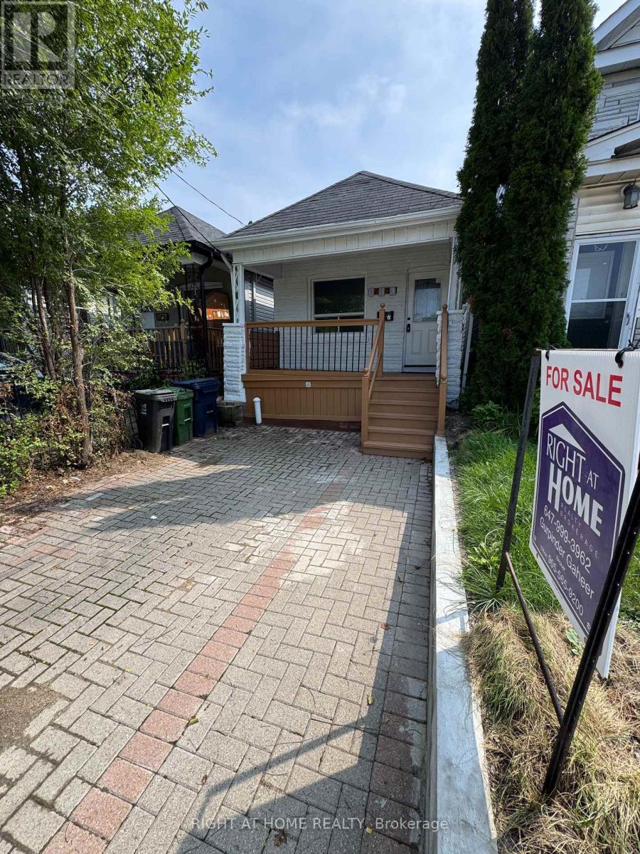683 Mortimer Avenue, Toronto, Ontario  M4C 2K1 - Photo 2 - E13725816