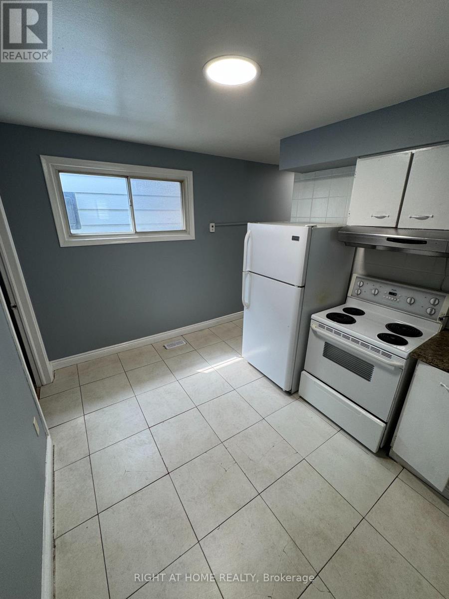 683 Mortimer Avenue, Toronto, Ontario  M4C 2K1 - Photo 29 - E13725816
