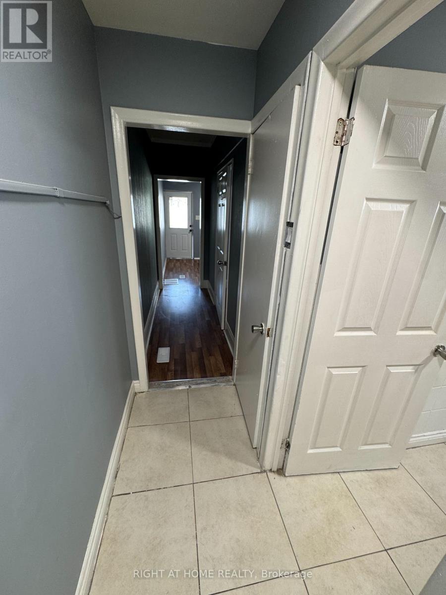 683 Mortimer Avenue, Toronto, Ontario  M4C 2K1 - Photo 38 - E13725816