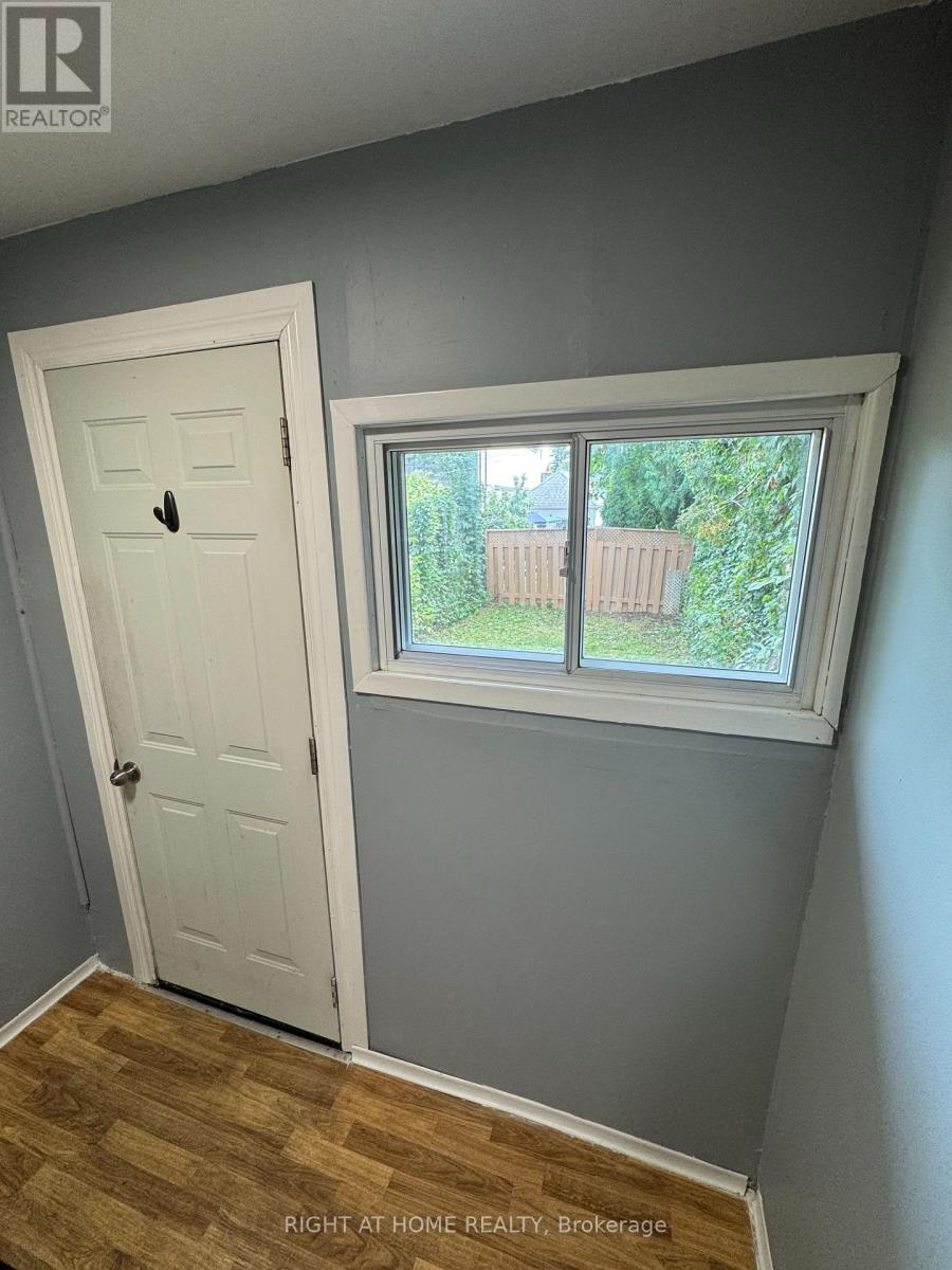 683 Mortimer Avenue, Toronto, Ontario  M4C 2K1 - Photo 32 - E13725816