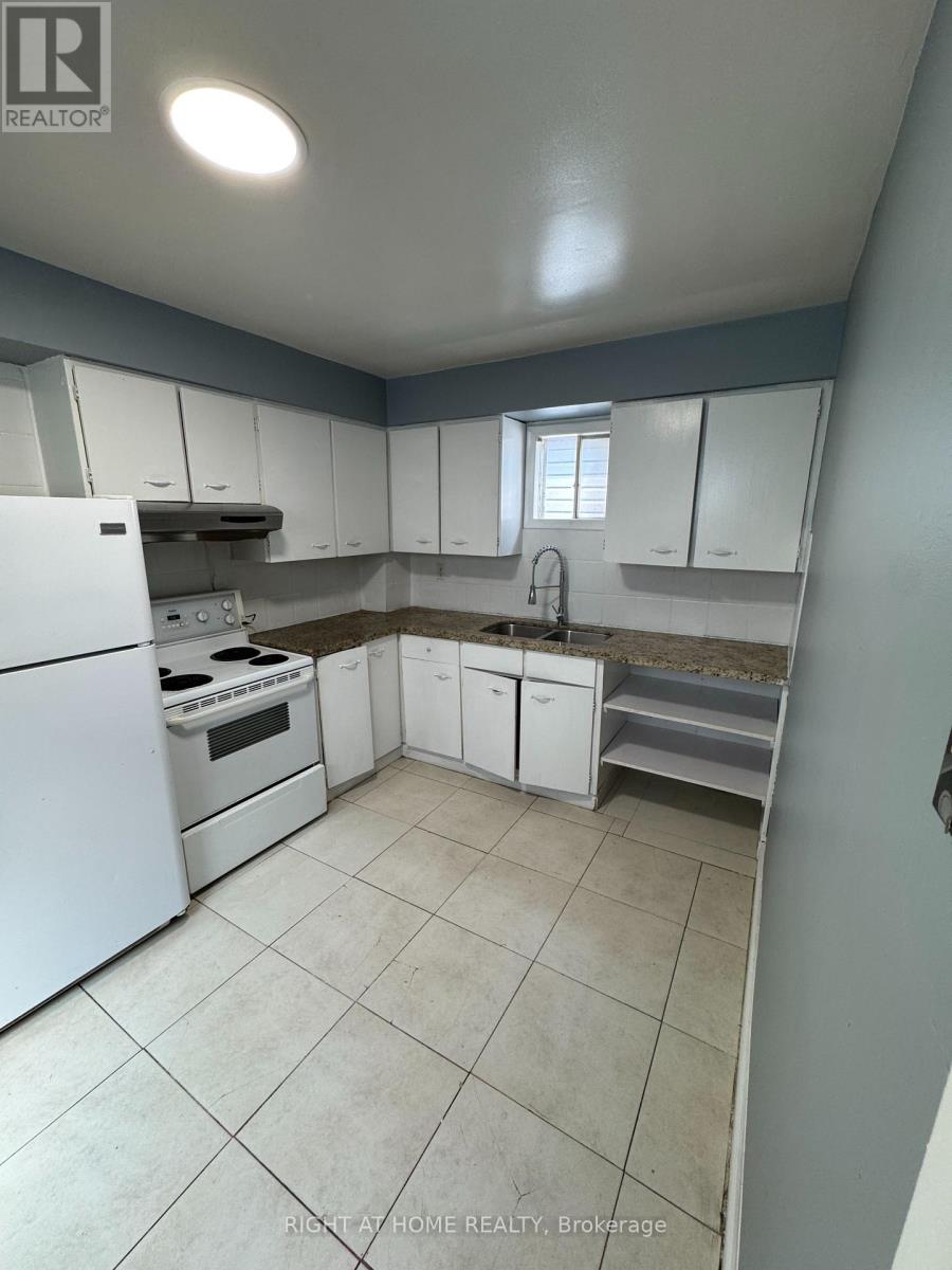 683 Mortimer Avenue, Toronto, Ontario  M4C 2K1 - Photo 39 - E13725816
