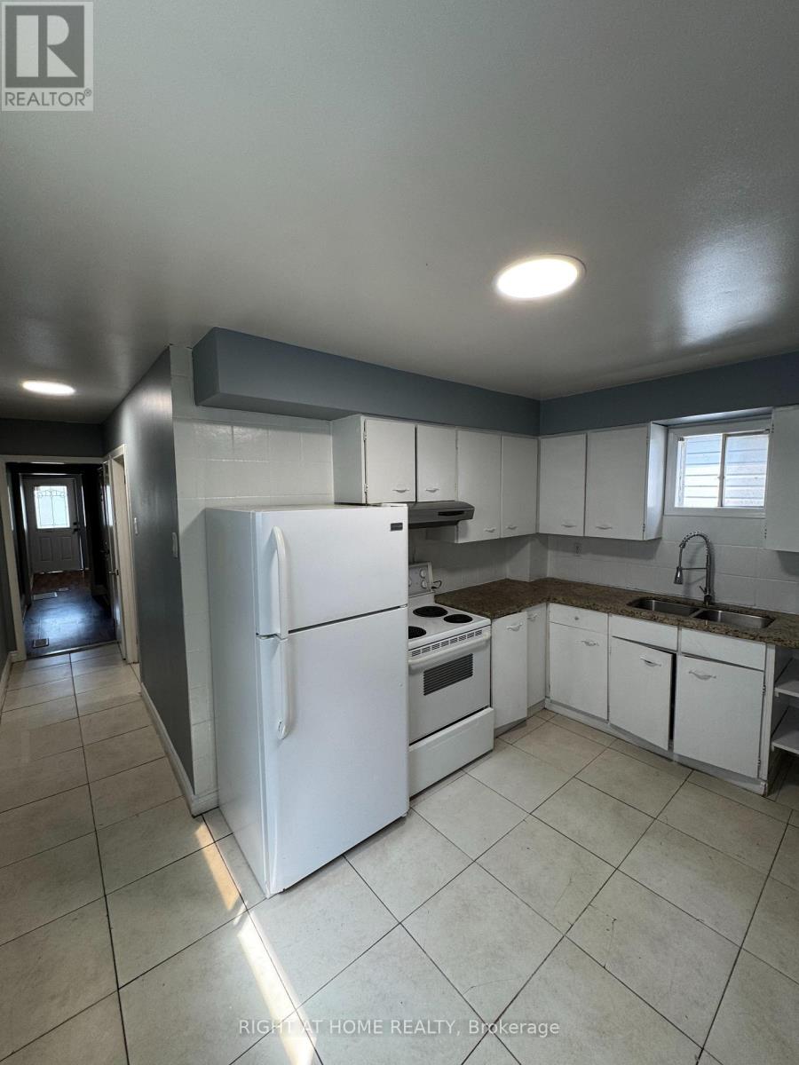 683 Mortimer Avenue, Toronto, Ontario  M4C 2K1 - Photo 41 - E13725816