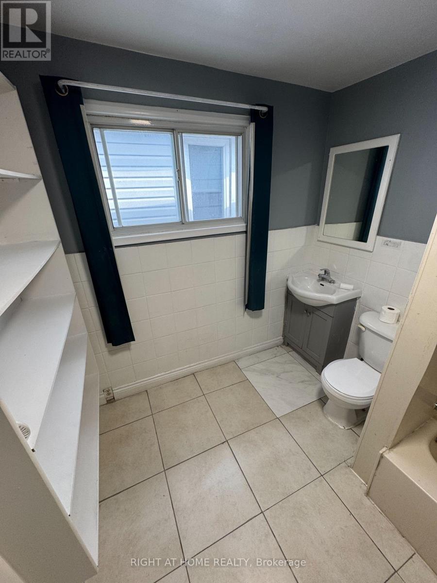 683 Mortimer Avenue, Toronto, Ontario  M4C 2K1 - Photo 45 - E13725816