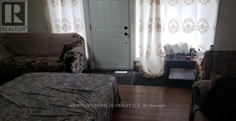7496 Redstone Road, Mississauga, Ontario  L4T 2B6 - Photo 3 - W13529600