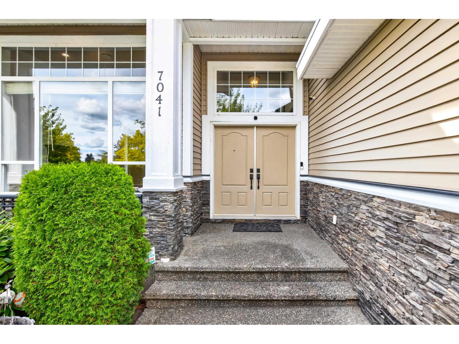 7041 198a Street, Langley, British Columbia  V2Y 3H6 - Photo 5 - R3160654