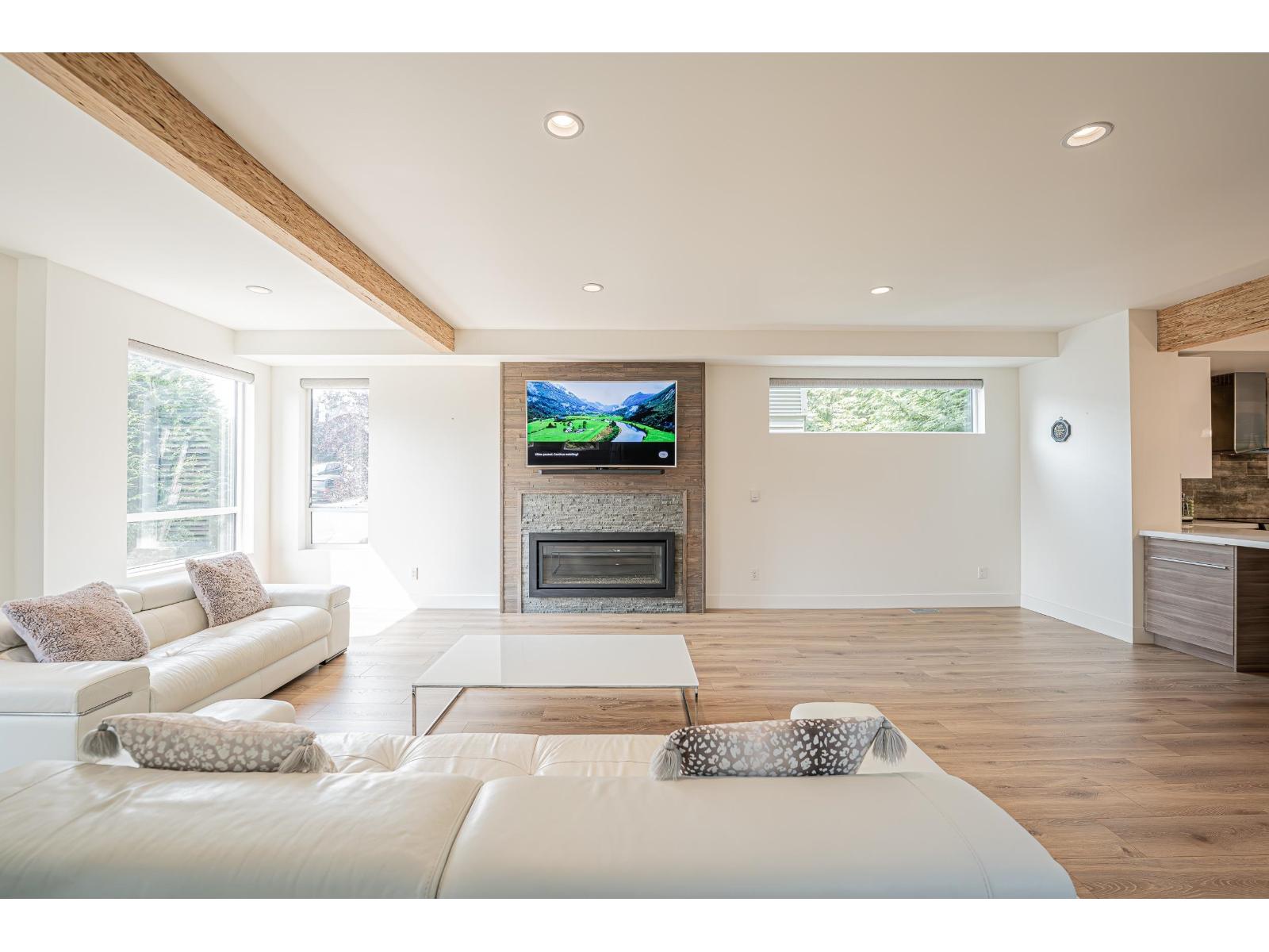 33879 Knight Avenue, Mission, British Columbia  V2V 7C7 - Photo 6 - R3160519