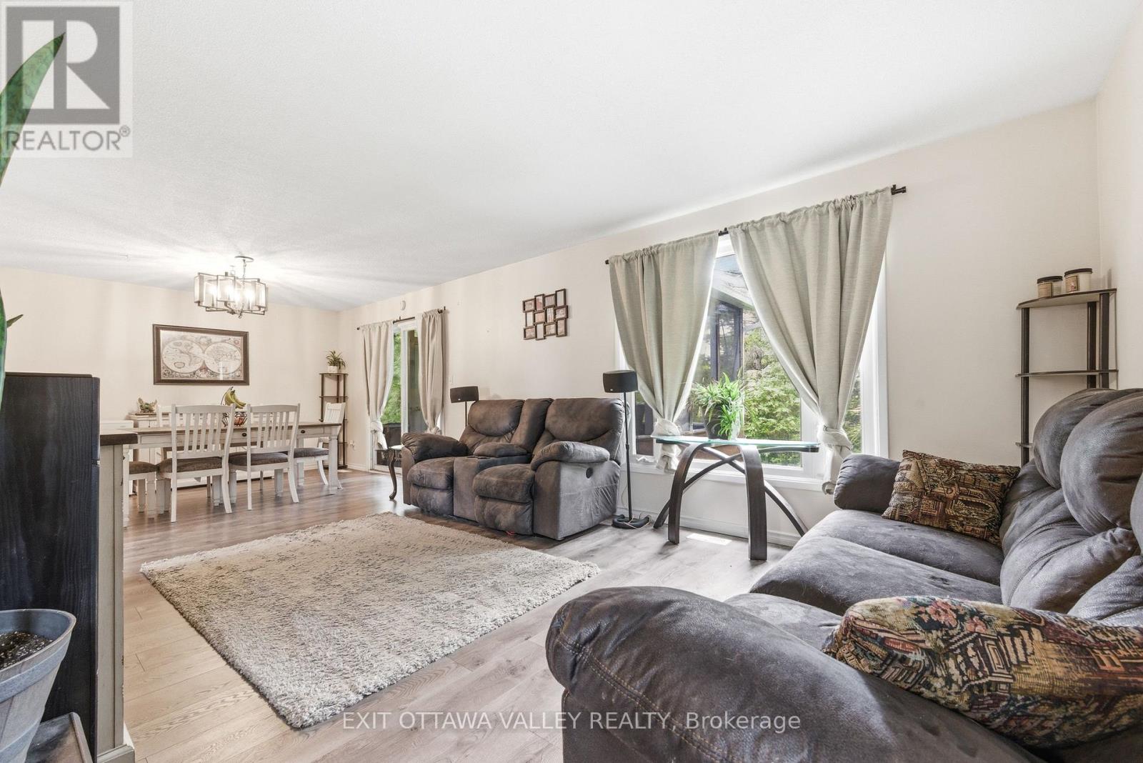 13 Tamarack Street, Deep River, Ontario K0J 1P0 - Photo 4 - X13734380