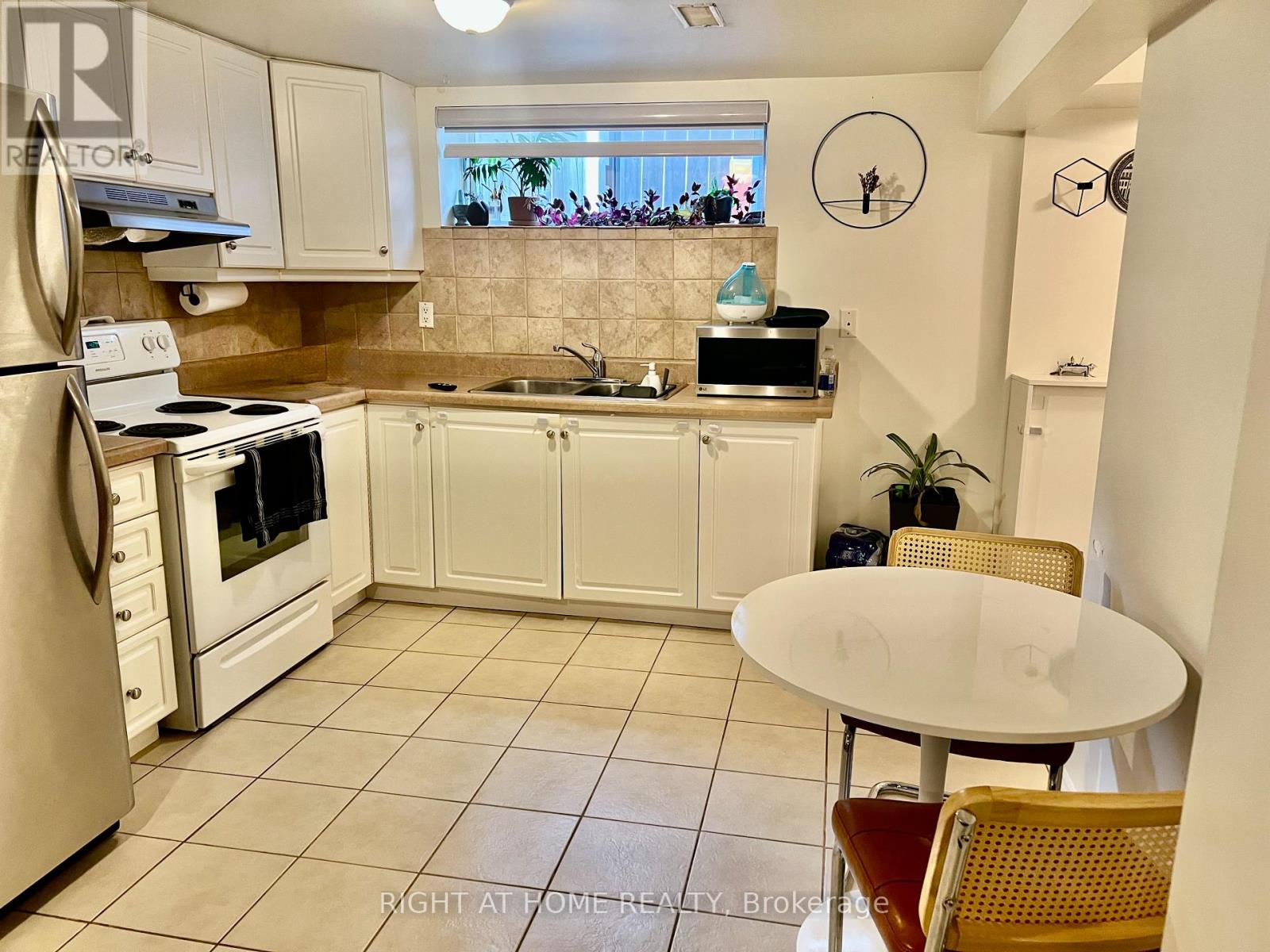 28 Gorman Park Road, Toronto, Ontario  M3H 3K4 - Photo 4 - C13734360