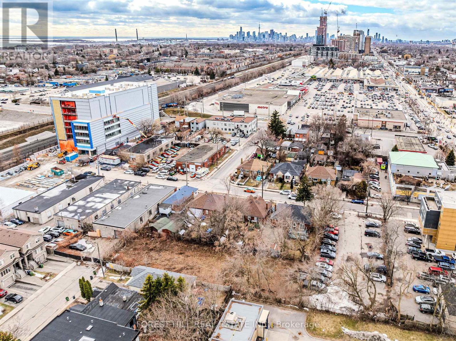 39 Thora Avenue, Toronto, Ontario  M1L 2P7 - Photo 12 - E13734344