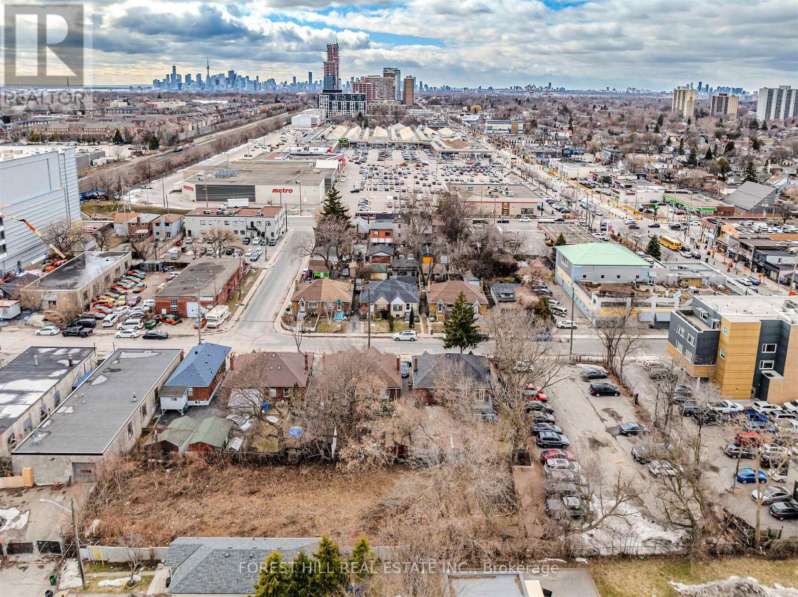 39 Thora Avenue, Toronto, Ontario  M1L 2P7 - Photo 8 - E13734344