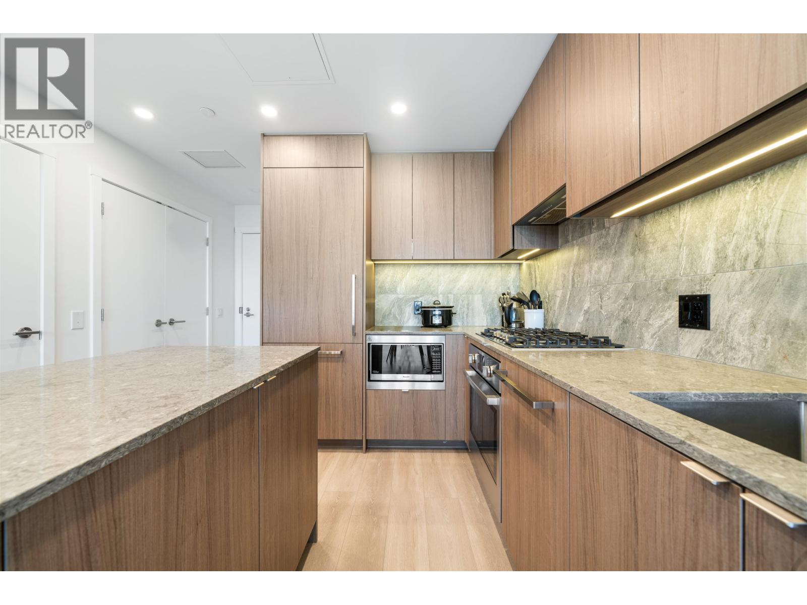 626 Claremont Street, Coquitlam, British Columbia  V3J 0T1 - Photo 3 - R3160602
