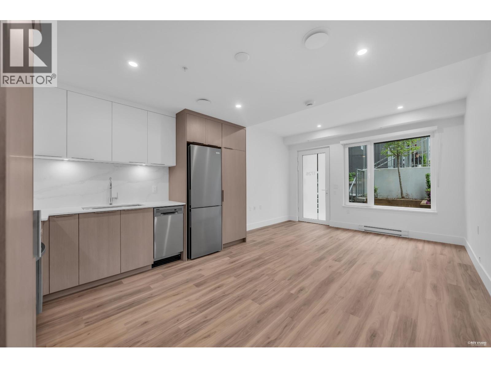 1726 Templeton Drive, Vancouver, British Columbia  V5N 0K2 - Photo 4 - R3160633