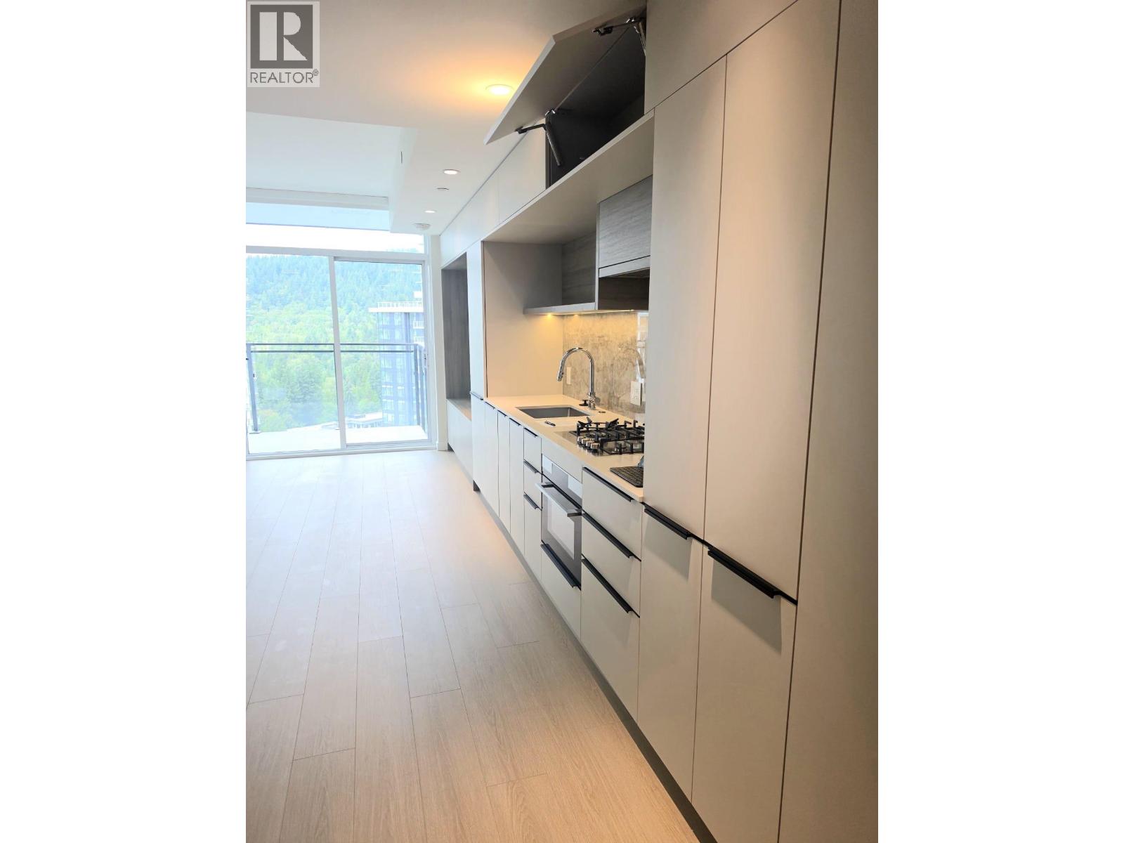 1xx6 608 Elmwood Street, Coquitlam, British Columbia  V3J 0V1 - Photo 2 - R3160605