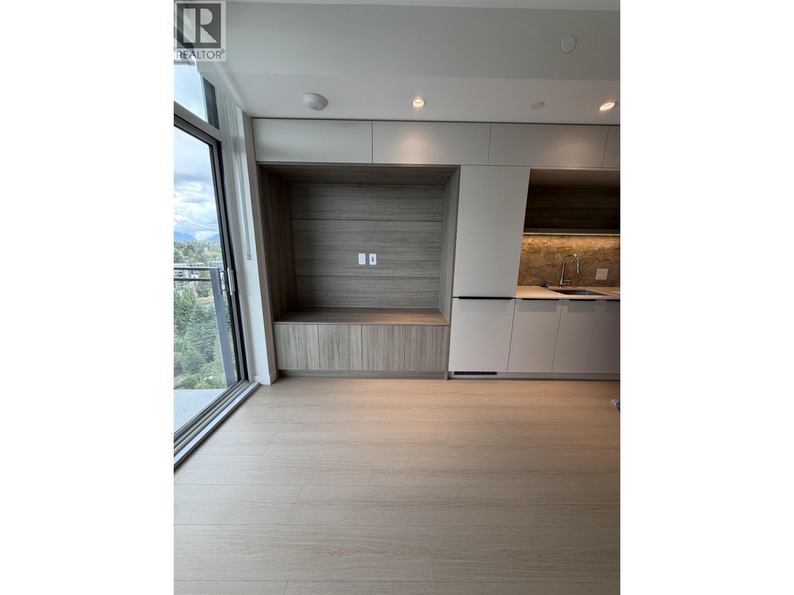1xx6 608 Elmwood Street, Coquitlam, British Columbia  V3J 0V1 - Photo 5 - R3160605