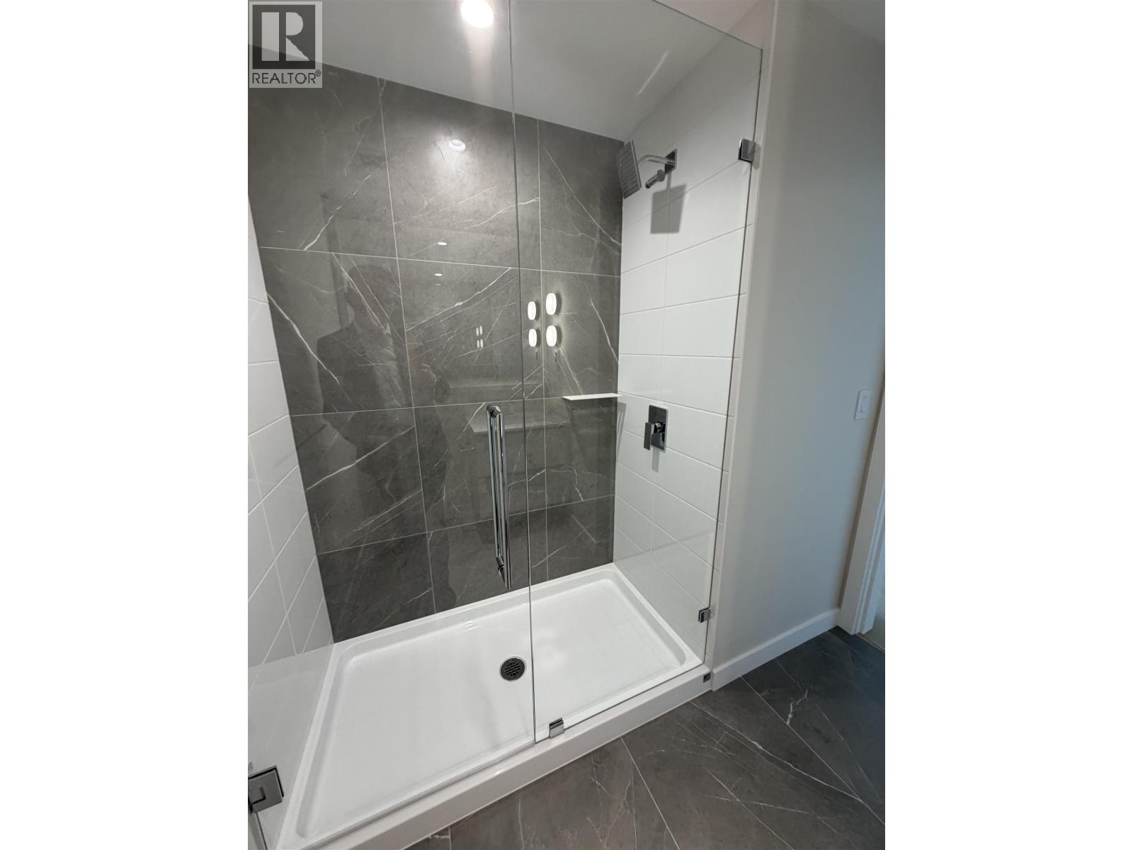 1xx6 608 Elmwood Street, Coquitlam, British Columbia  V3J 0V1 - Photo 9 - R3160605