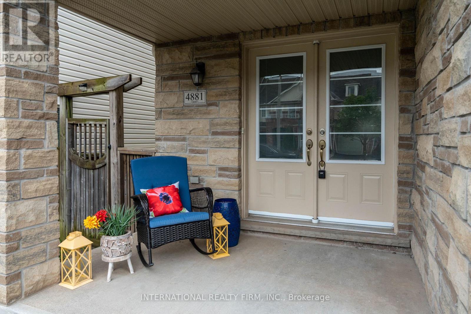 4881 Capri Crescent, Burlington, Ontario  L7M 0H8 - Photo 3 - W13734338