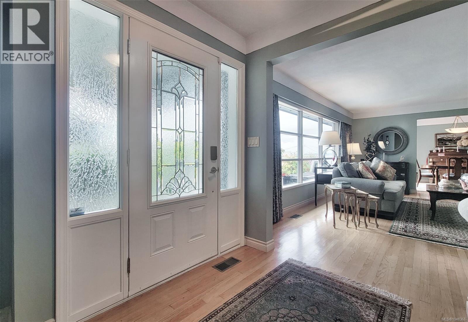 4575 Sumner Pl, Saanich, British Columbia  V8N 3V8 - Photo 5 - 1048368