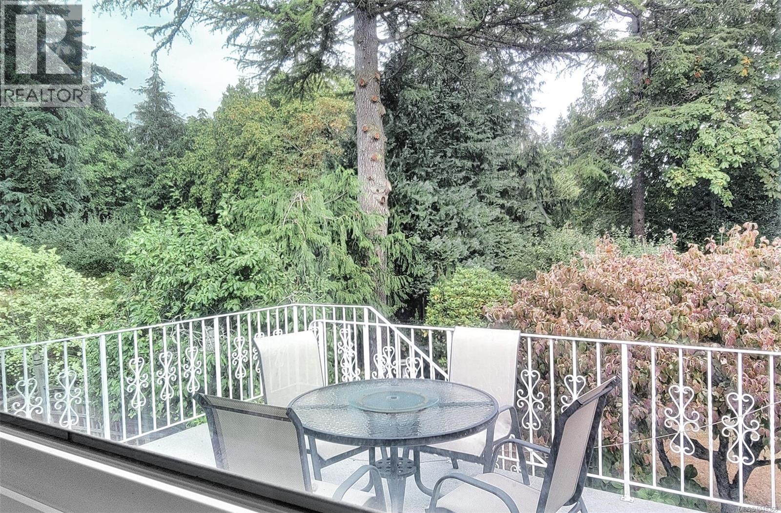 4575 Sumner Pl, Saanich, British Columbia  V8N 3V8 - Photo 14 - 1048368