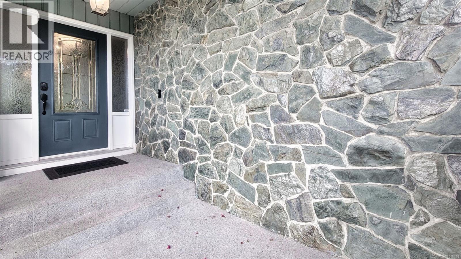 4575 Sumner Pl, Saanich, British Columbia  V8N 3V8 - Photo 3 - 1048368