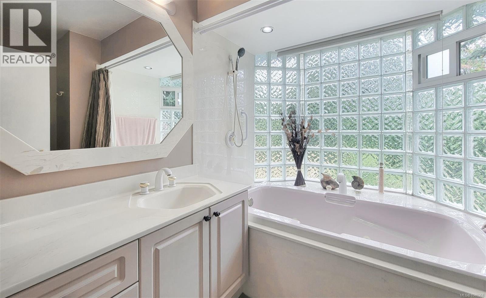 4575 Sumner Pl, Saanich, British Columbia  V8N 3V8 - Photo 24 - 1048368