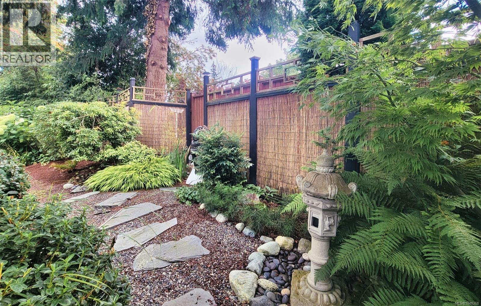 4575 Sumner Pl, Saanich, British Columbia  V8N 3V8 - Photo 30 - 1048368