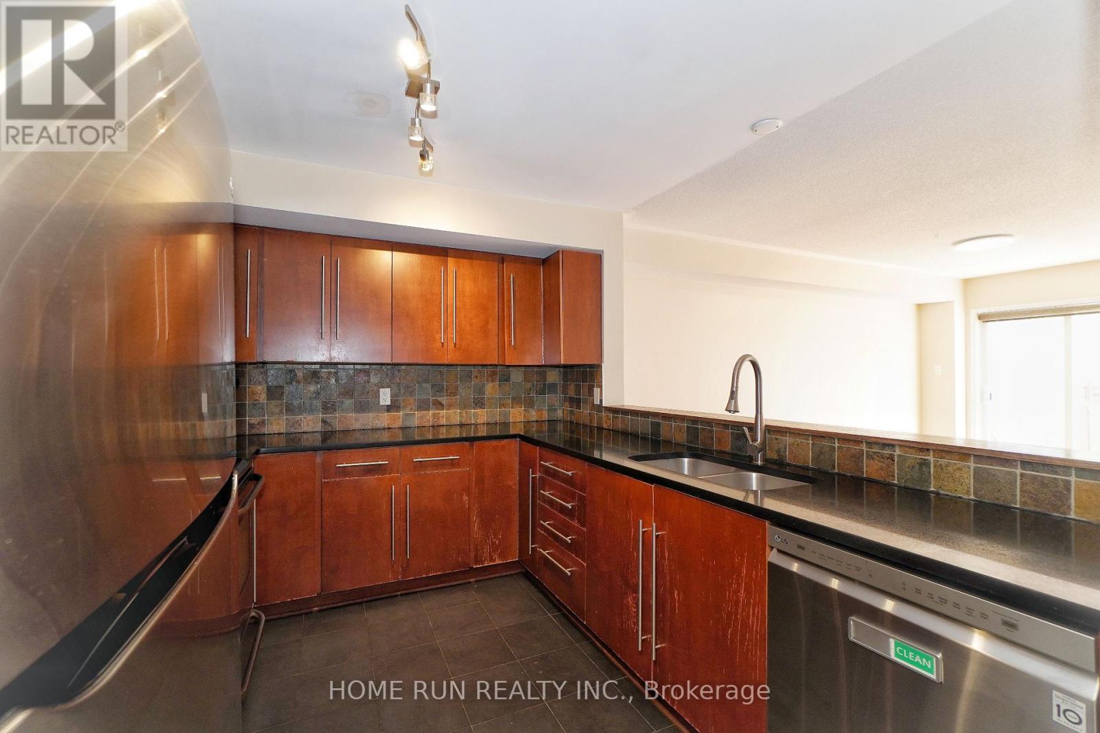 292 Freedom Private, Ottawa, Ontario  K1G 6W4 - Photo 12 - X13734436