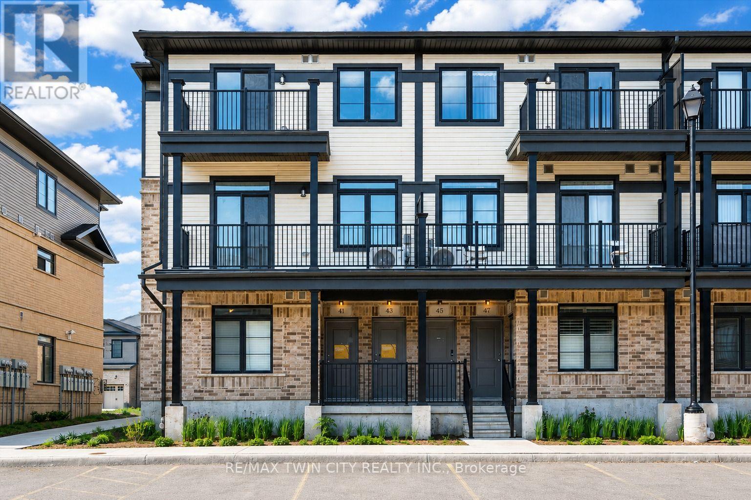 43 LOMOND LANE, Kitchener, Ontario